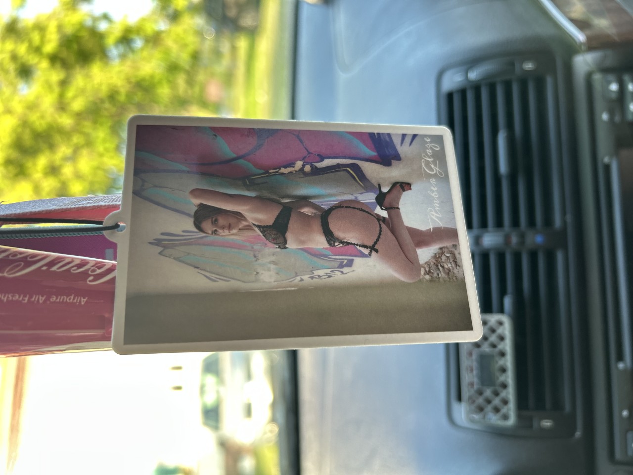 Wollt ihr auch so ein heißes Duftbäumchen 🔥 Dann schaut im Shop vorbei 😉